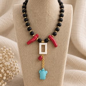 Collar de Lava Negra con Tortuga