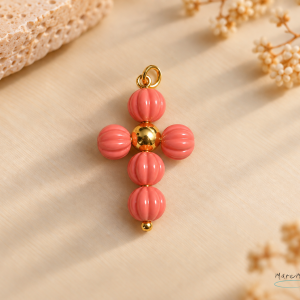 Charms Cruz Bolas Talladas Coral
