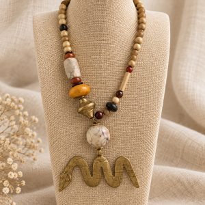Collar Artesanal con piedras naturales y serpiente