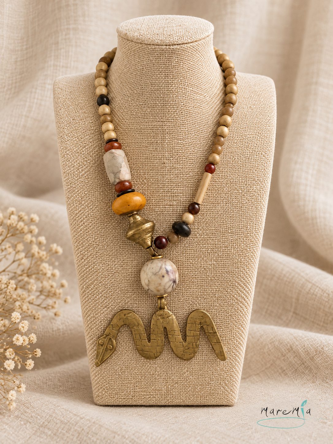 Collar Artesanal con piedras naturales y serpiente